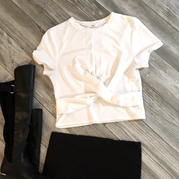 ☪️2/15$$       White🤍CropTop - Picture 3 of 4